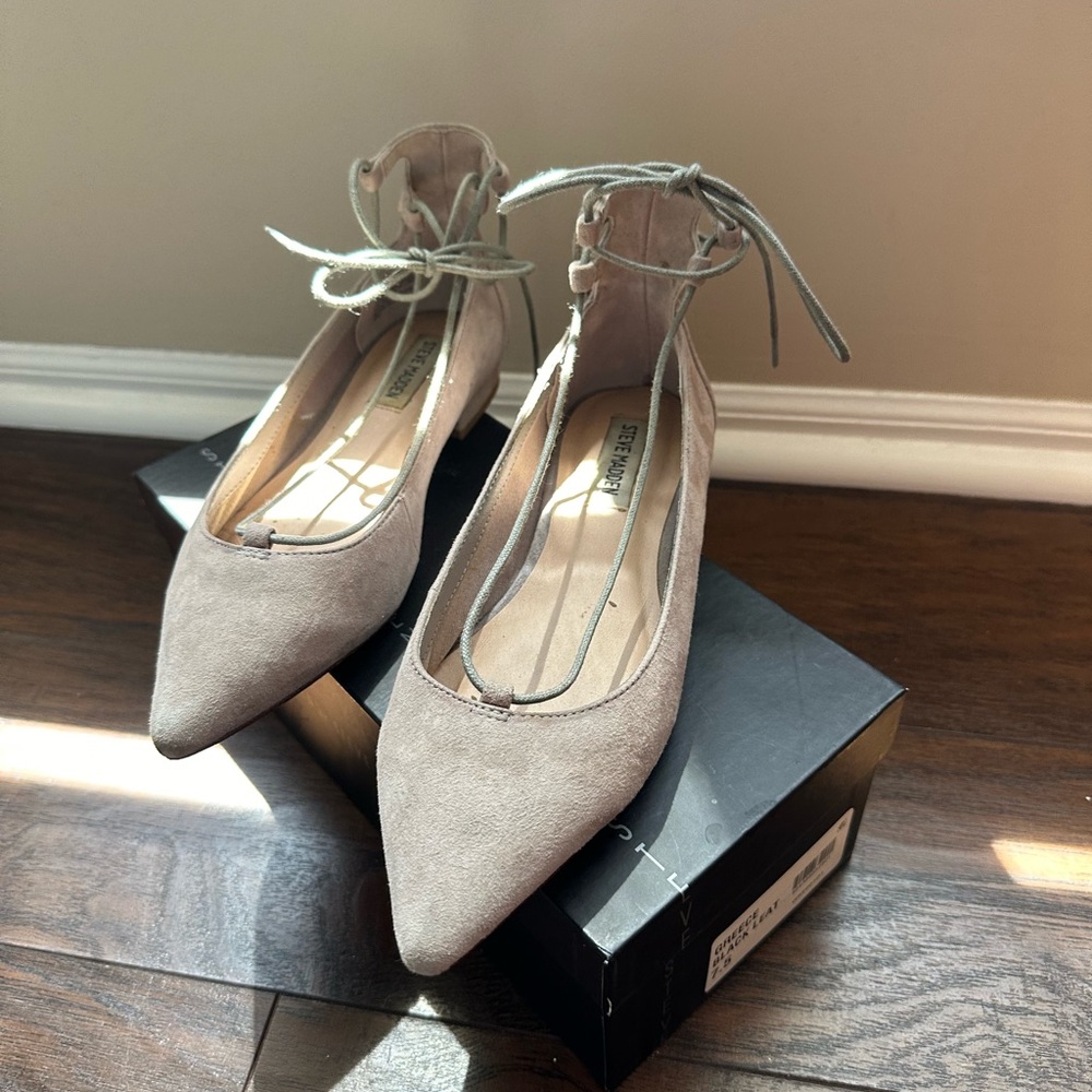 Steve Madden Gray Pointy Toe Flats with Straps
